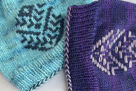 how to knit a braided edge with a two-color long tail cast-on
