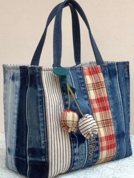 Denim tote bag sewing tutorial - free upcycled denim pattern