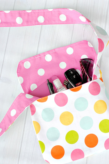 Easy DIY kids crossbody messenger bag tutorial - Beginner child messenger bag sewing pattern