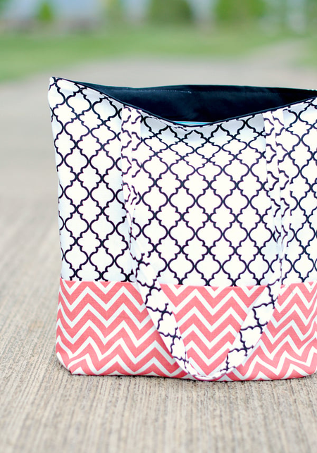 Easy DIY lined tote bag tutorial for beginners - Free everyday canvas tote bag sewing pattern