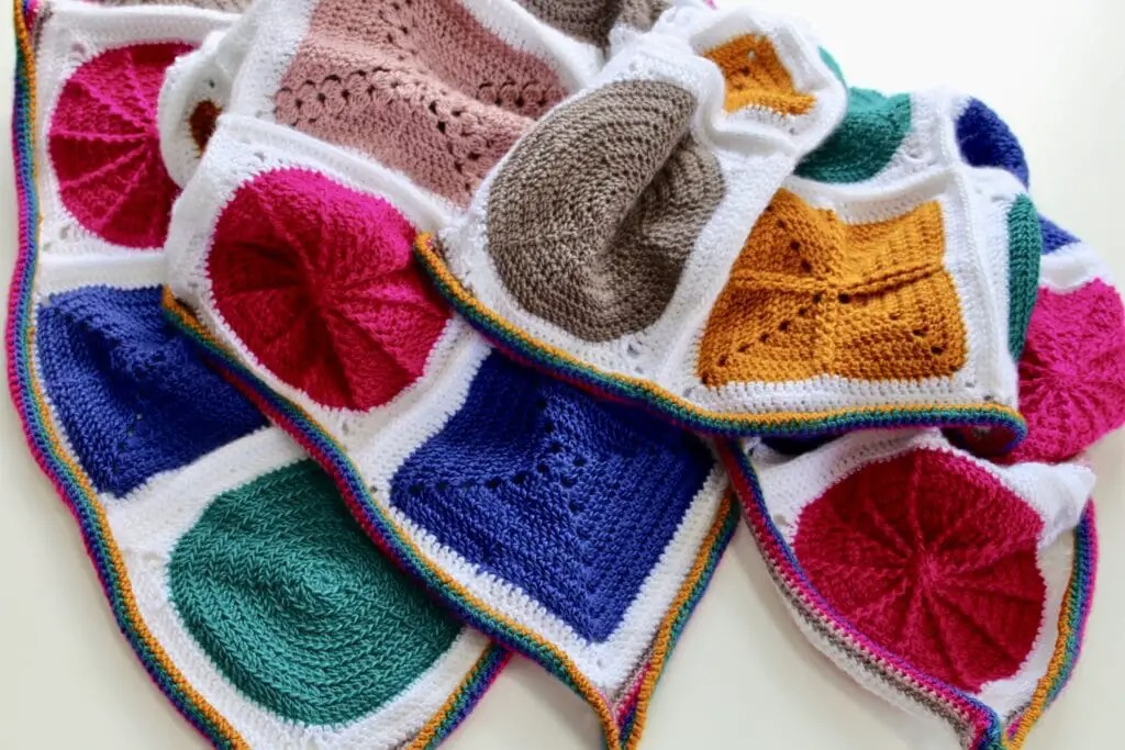 Square crochet blanket – modern design - Crafts on display