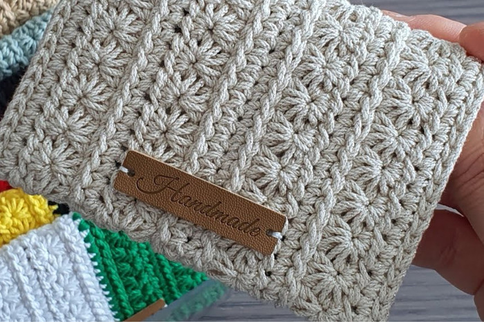 DIY star stitch crochet card holder