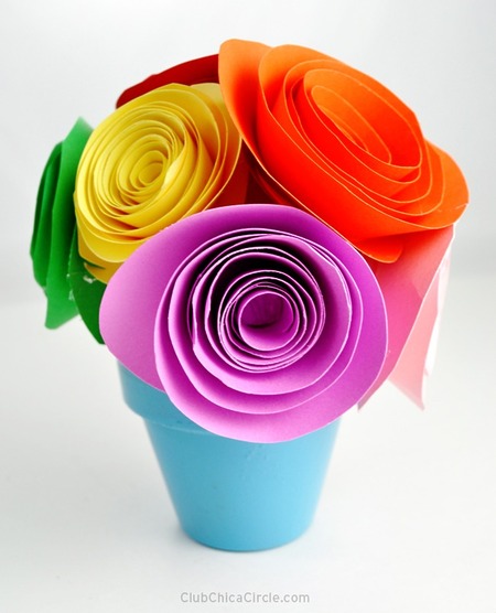 Easy paper flowers DIY tutorial