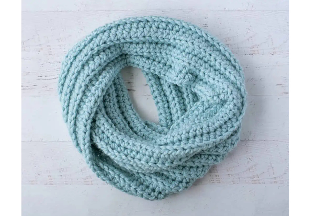 Easy crochet scarf (free pattern) Crafts on display