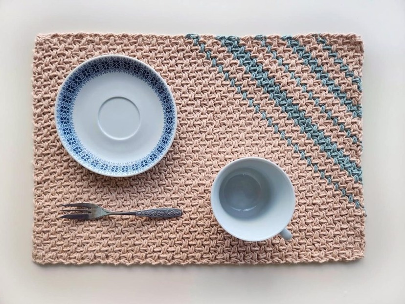 Modern crochet placemat (free pattern) Crafts on display