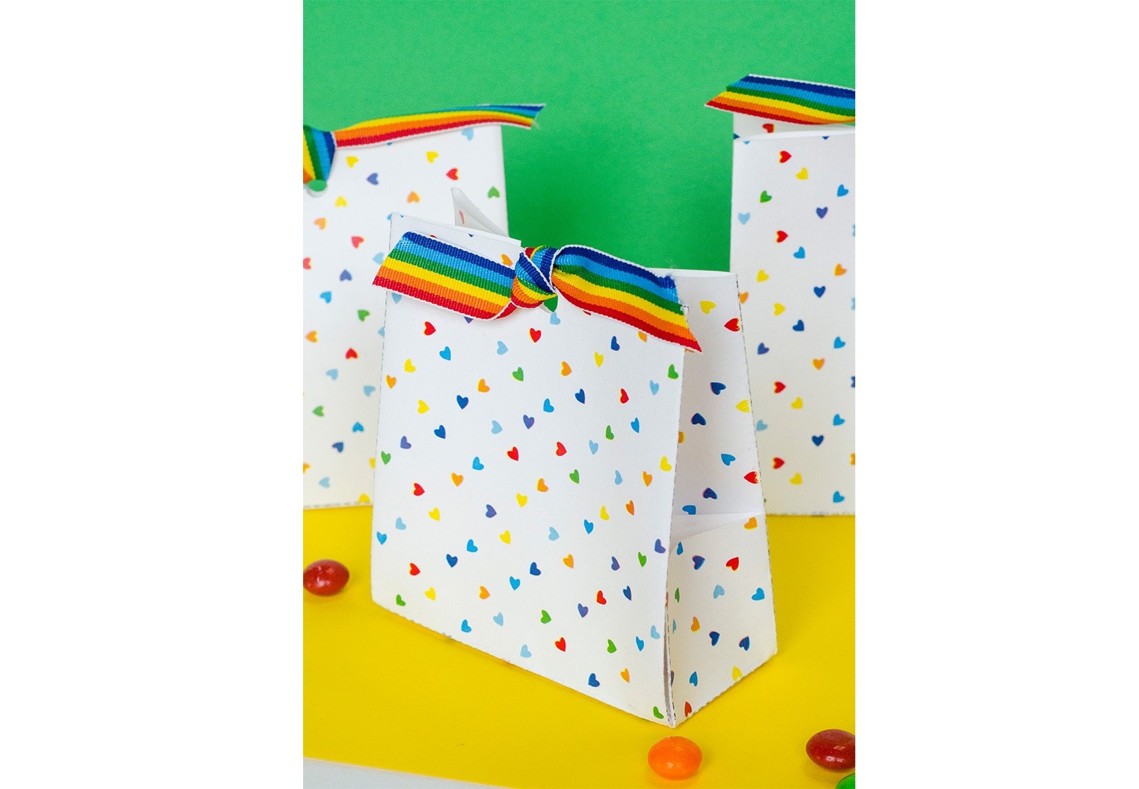 DIY rainbow treat bags (free printable) - Crafts on display