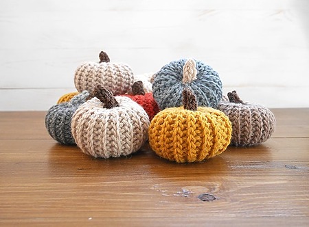 Quick beginner crochet pumpkin: free pattern