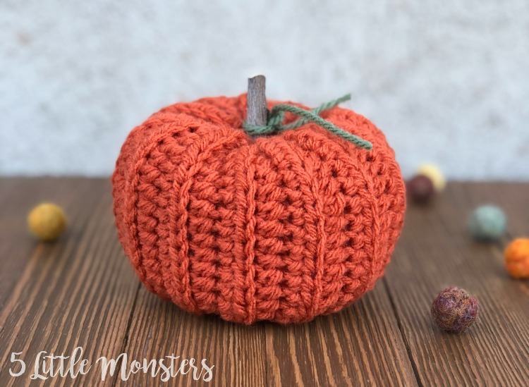 Beginner-friendly ribbed crochet pumpkin pattern - Crafts on display