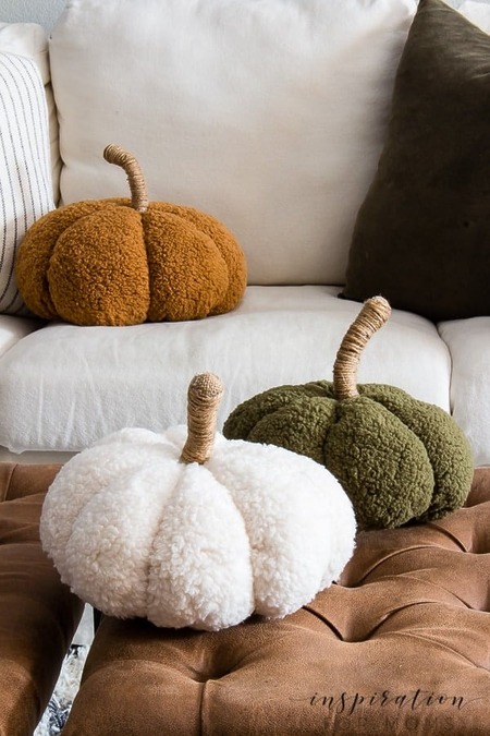 DIY pumpkin pillows – cozy no-sew craft idea