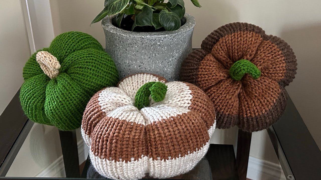 How to make pumpkins with a knitting machine Crafts on display
