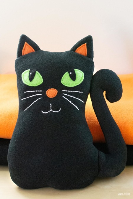 free cat plush sewing pattern and tutorial from fleece fabric