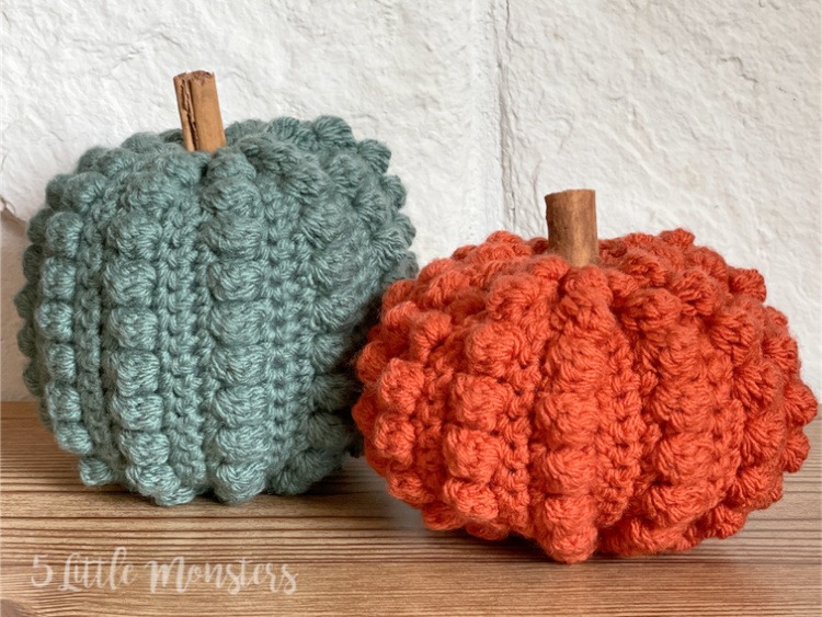 Bobble stitch pumpkins (free pattern) - Crafts on display