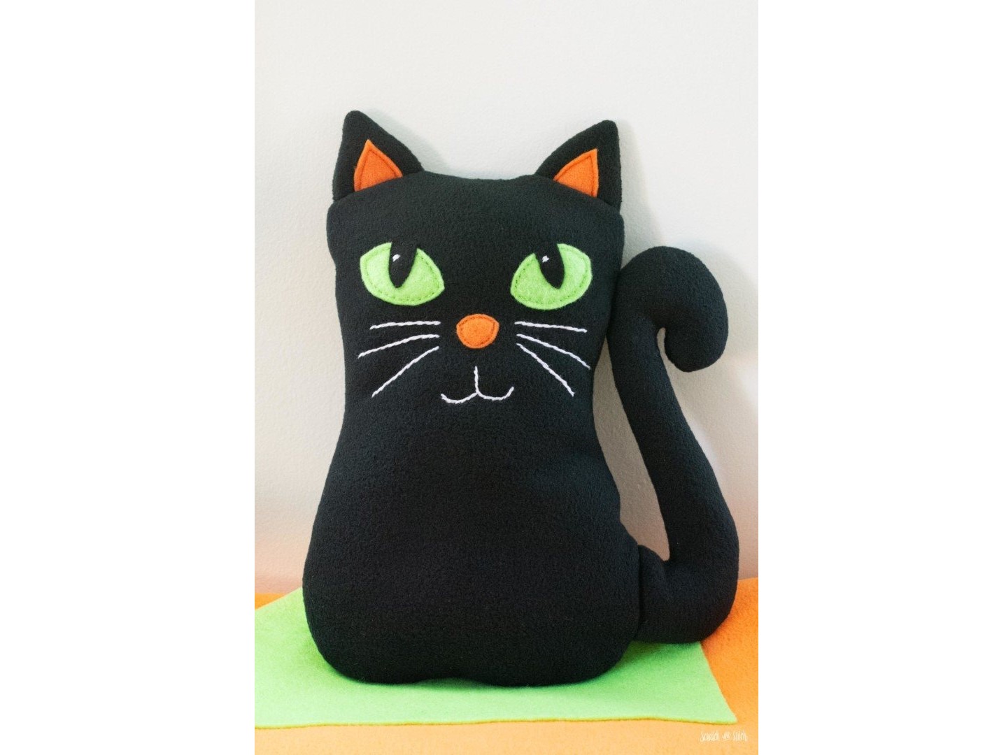 Free cat plush sewing pattern - Crafts on display