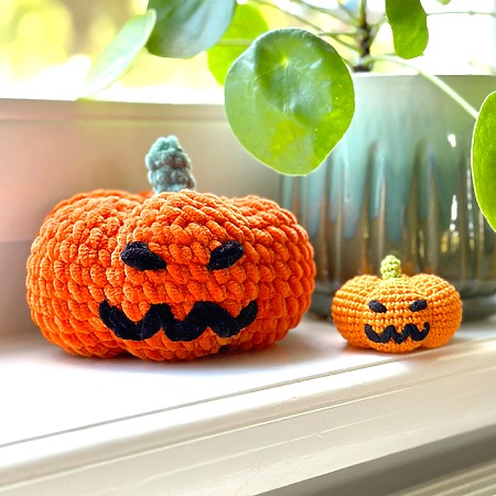 Free Halloween pumpkin crochet pattern for beginners