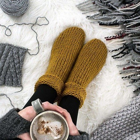 cozy and chunky socks - free knitting pattern