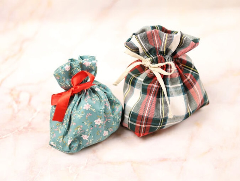 DIY fabric gift bag tutorial - Crafts on display