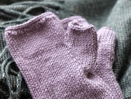 Quick-knit fingerless gloves for everyday wear - free pattern