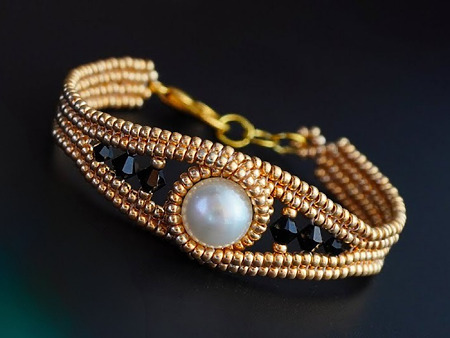 How to make a twisted herringbone beaded bracelet with pearl