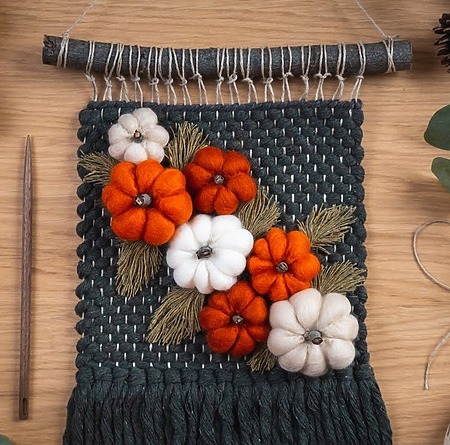DIY woven wall hanging with needle-felted pumpkins for autumn decor