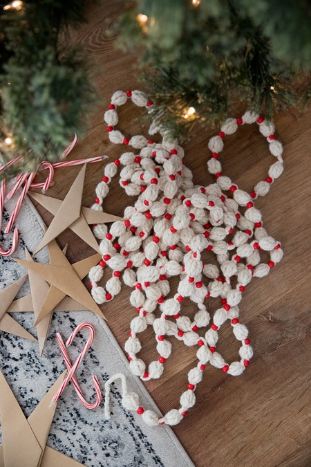 DIY festive crochet garland for Christmas – free pattern