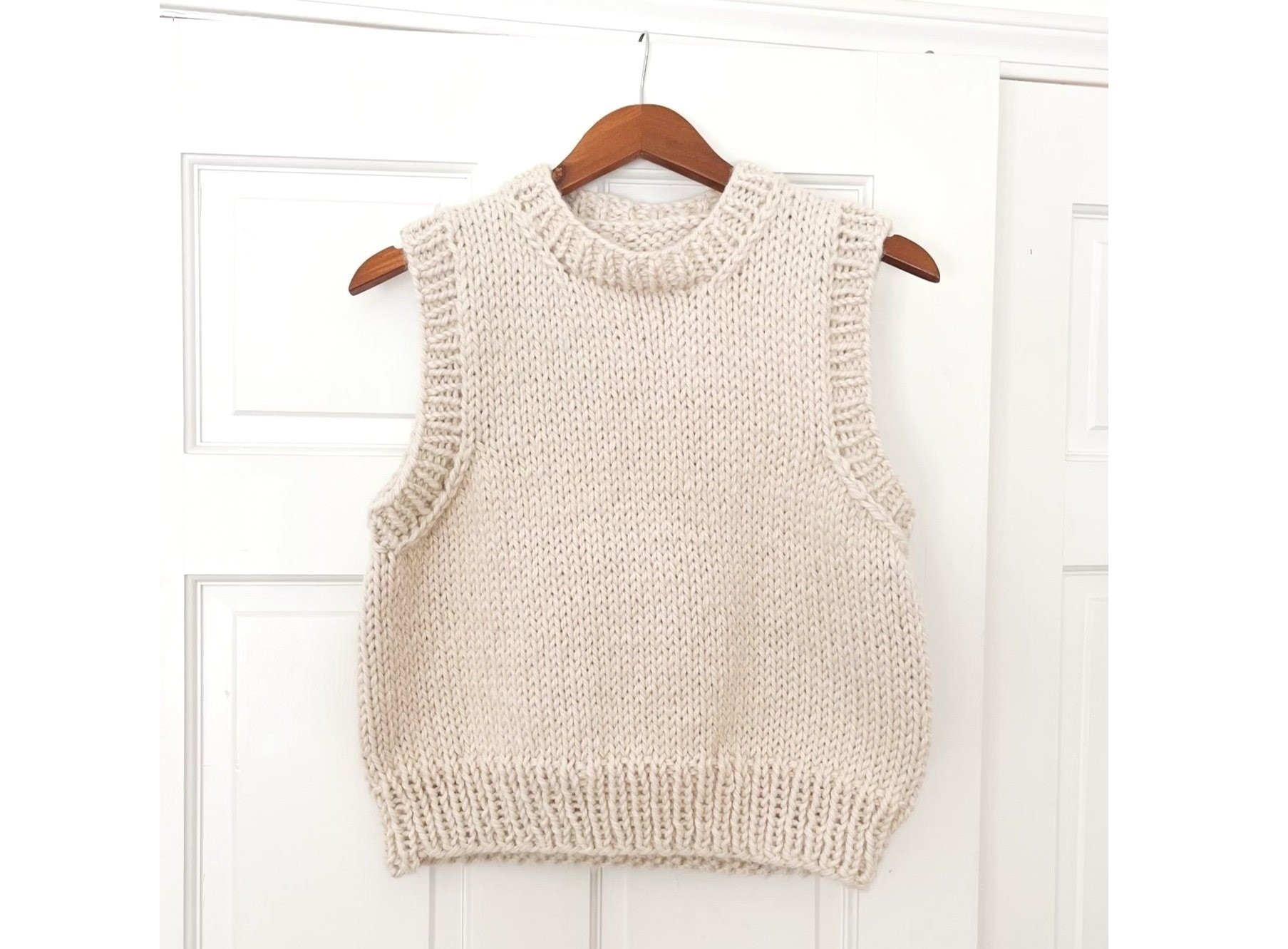 Free sweater vest knitting pattern - Crafts on display