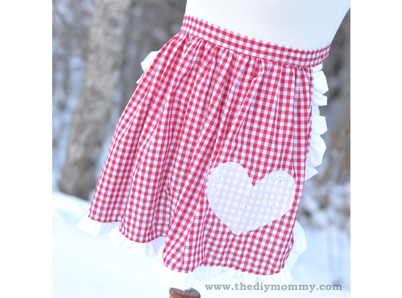 Ruffled apron with heart applique tutorial Crafts on display