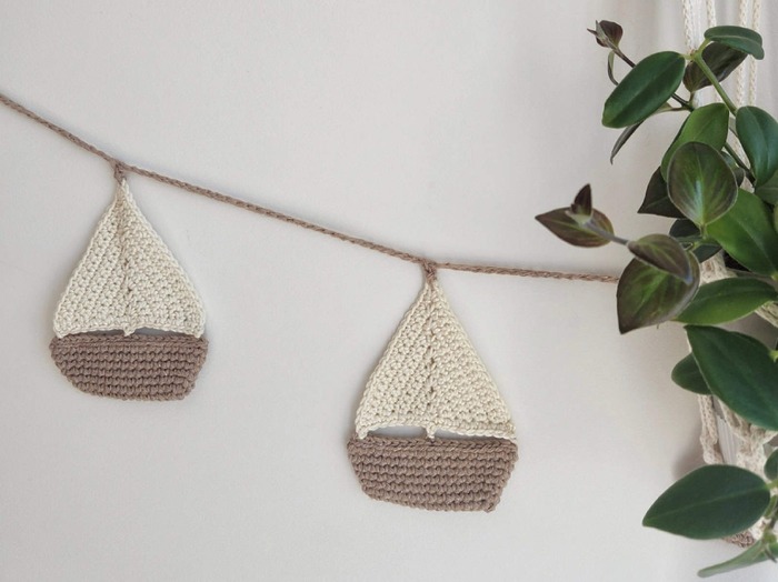 Free crochet boat pattern - Crafts on display