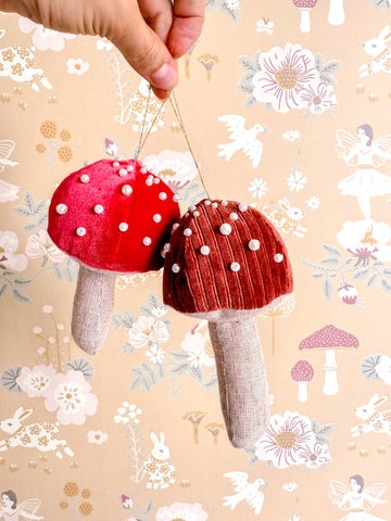 Sew easy and cute fabric mushrooms: free fall pattern