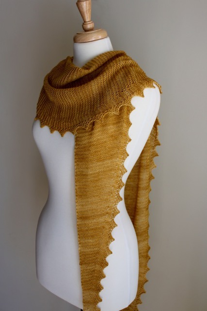 How to knit a jagged edge triangular scarf – free pattern