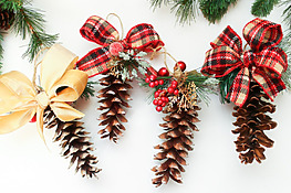 DIY Pine Cone Christmas Ornaments