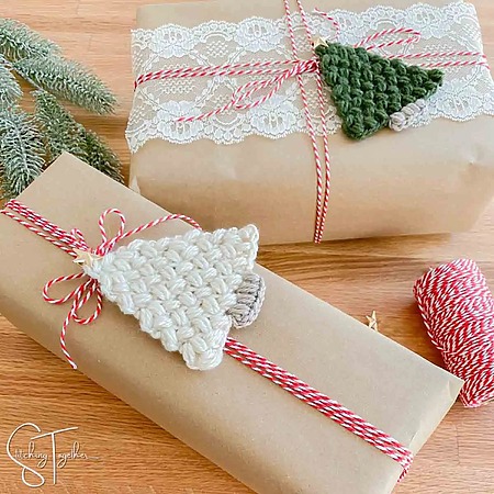Quick crochet Christmas tree pattern for gift toppers and decor