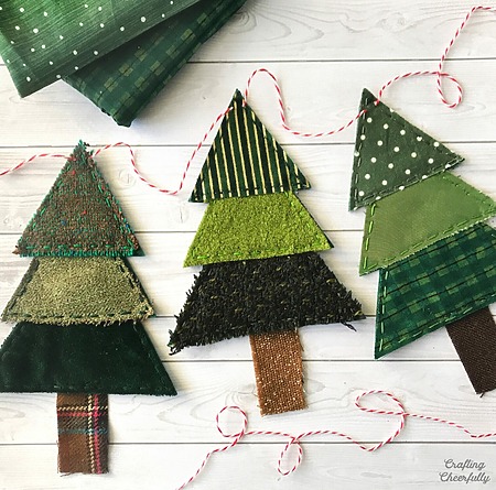 Festive fabric scrap Christmas tree garland – easy DIY