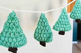 DIY Crochet Christmas Tree Garland