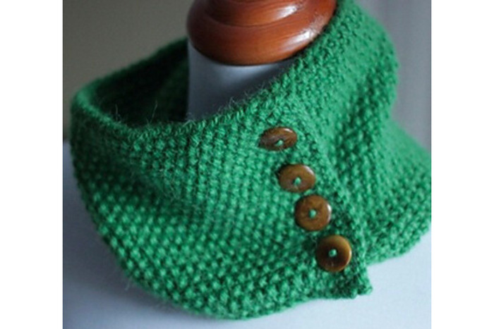 DIY green knitted buttoned cowl