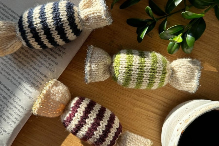 Knit striped Christmas candies