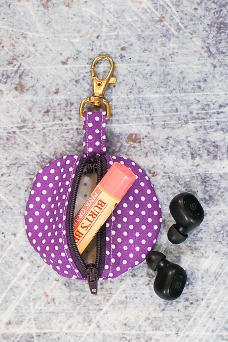 Sew a cute and practical circle zipper pouch with this easy tutorial