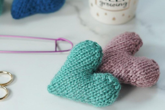 DIY knitted hearts