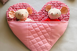 DIY heart-shaped doll bed