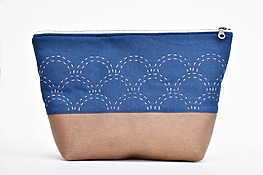 DIY Sashiko Zipper Pouch from linen fabric and vinyl