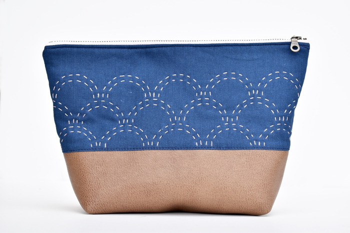 DIY Sashiko Zipper Pouch from linen fabric and vinyl