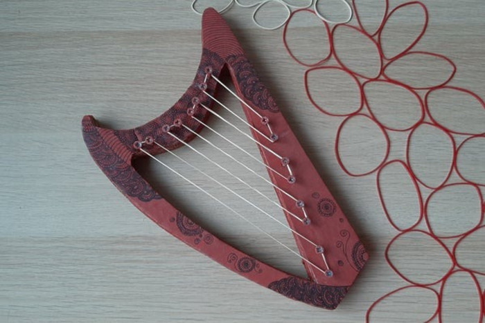 DIY cardboard harp with screws and rubber bands