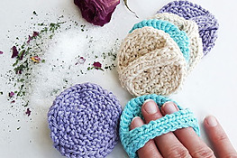 DIY round knit face scrubbies