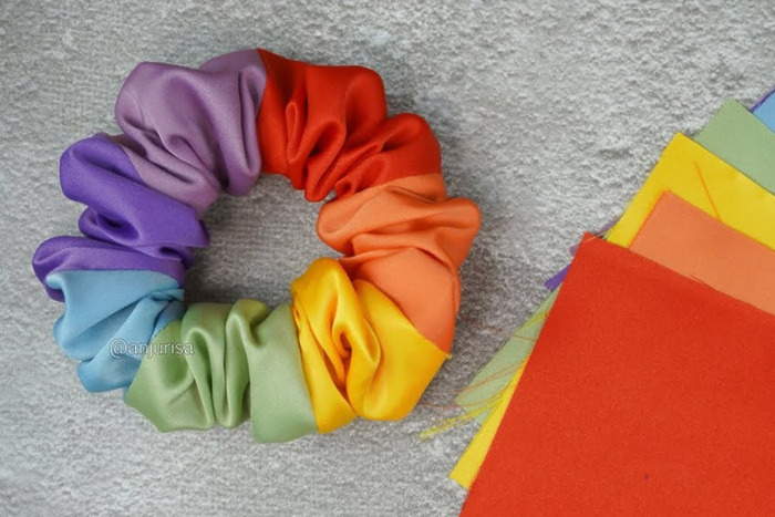 DIY rainbow scrunchie