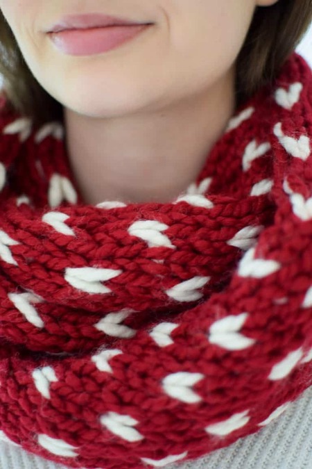 DIY knitted colorwork scarf with tiny hearts - free pattern