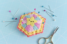 DIY kawaii hexagon mini pincushion from felt in soft pastel shades