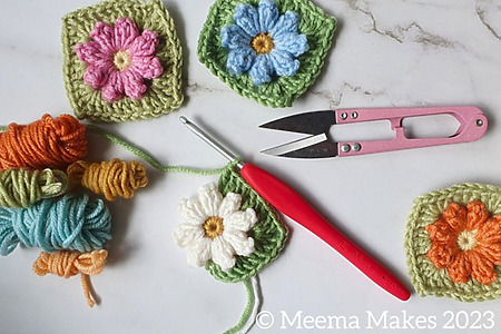 free Mini Popcorn Flower Granny Square pattern