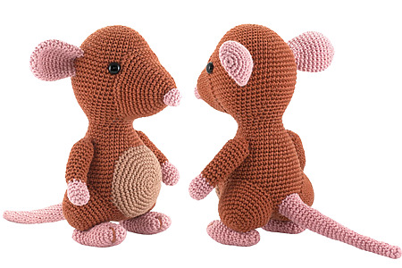 Easy and fun big amigurumi rat project for beginners