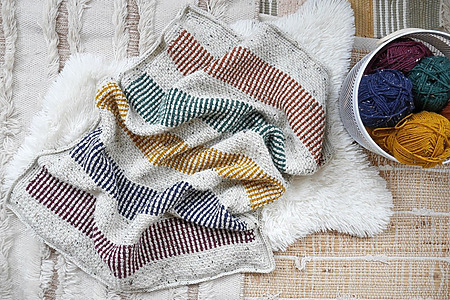 Free Crochet Pram Blanket Pattern with horizontal and vertical stripes