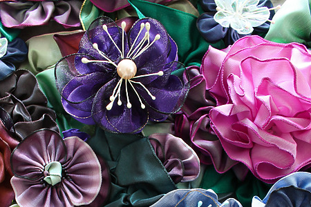 easy DIY ribbon flowers step by step tutorial