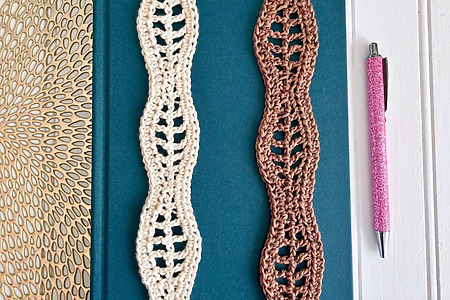 Free Pattern for a Cute Wavy Lace Crochet Bookmark